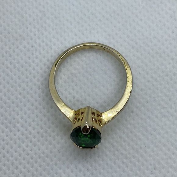 💛 Gold Plated Green Tear Drop CZ Ring - Picture 4 of 5